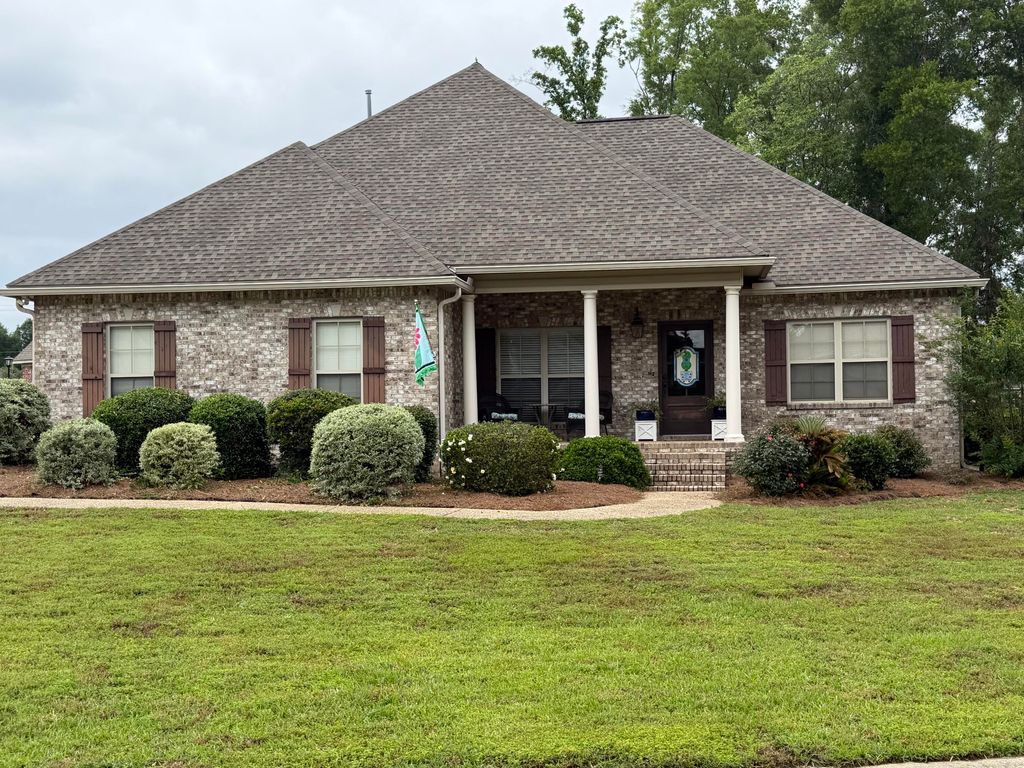 33 Cambrian Ridge, Petal, MS 39465