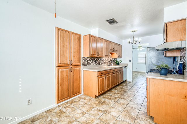 1619 DOUG OLSON Drive, El Paso, TX 79936