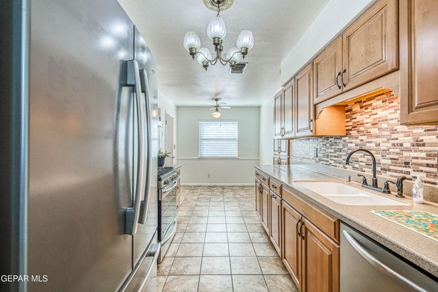 1619 DOUG OLSON Drive, El Paso, TX 79936