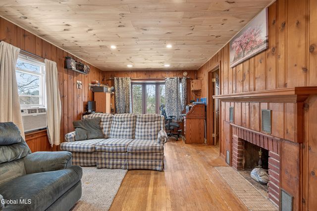 1 Grandview Avenue, North Greenbush, NY 12198