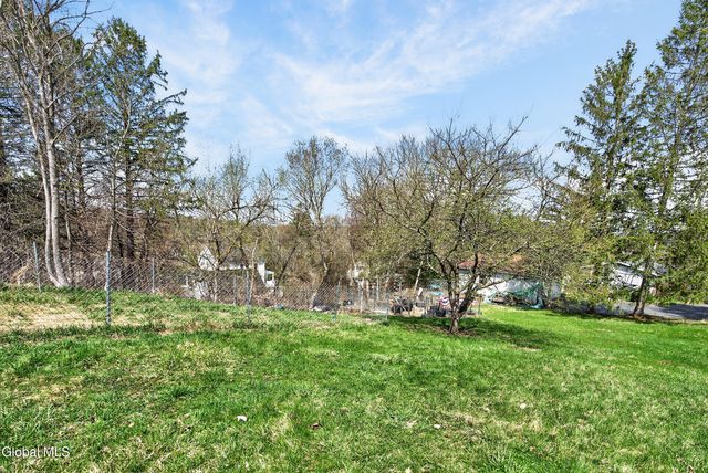 1 Grandview Avenue, North Greenbush, NY 12198