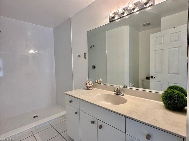 3627 Pine Oak CIR 102, Fort Myers, FL 33916