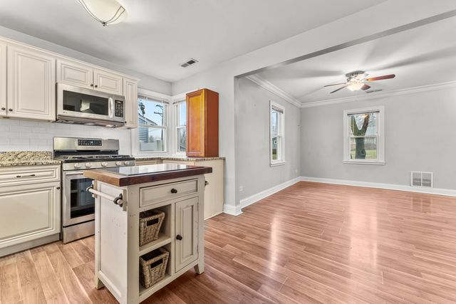 305 N Grace Street, Lombard, IL 60148