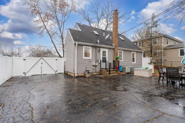 305 N Grace Street, Lombard, IL 60148