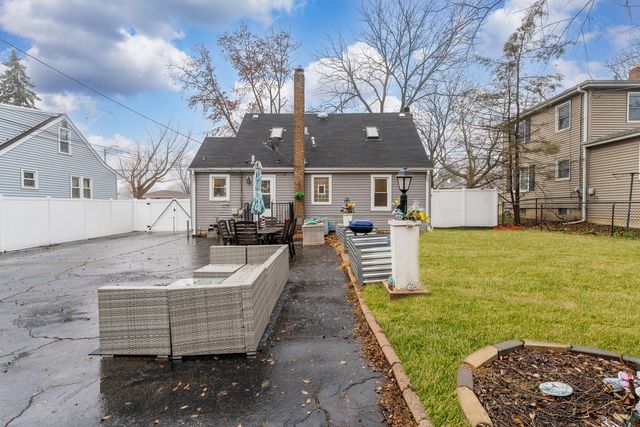 305 N Grace Street, Lombard, IL 60148