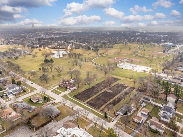 305 N Grace Street, Lombard, IL 60148