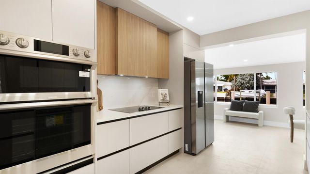 965 SE 10th Court, Pompano Beach, FL 33060