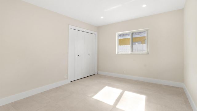 965 SE 10th Court, Pompano Beach, FL 33060