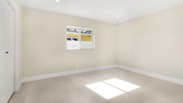 965 SE 10th Court, Pompano Beach, FL 33060