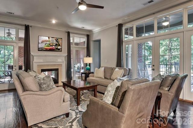 2100 Queens Road W Southern Living, Charlotte, NC 28207
