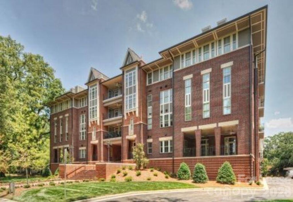 2100 Queens Road W Southern Living, Charlotte, NC 28207