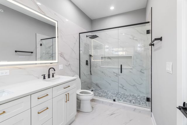 2411 N 77th Avenue, Elmwood Park, IL 60707