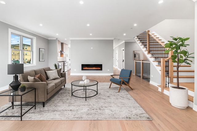 2411 N 77th Avenue, Elmwood Park, IL 60707