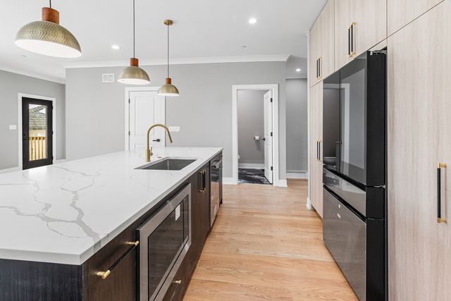 2411 N 77th Avenue, Elmwood Park, IL 60707