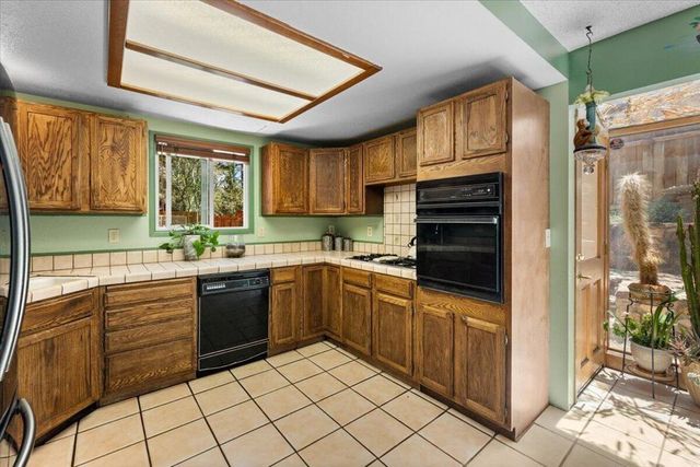 819 Holmes Lane, Sugarloaf, CA 92386