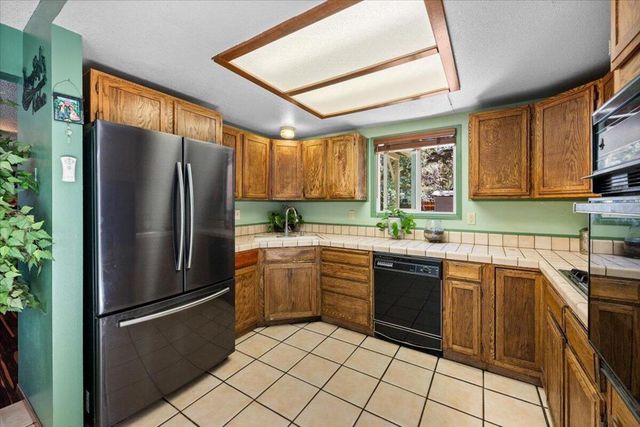 819 Holmes Lane, Sugarloaf, CA 92386