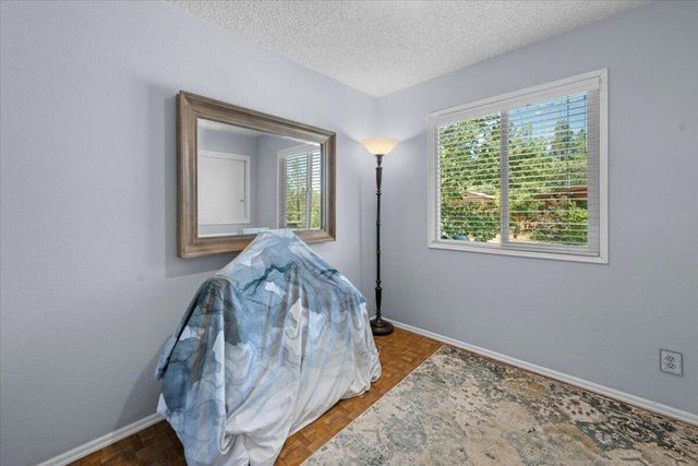 819 Holmes Lane, Sugarloaf, CA 92386