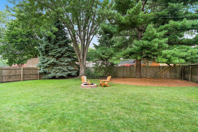 846 Sioux Drive, Elgin, IL 60120