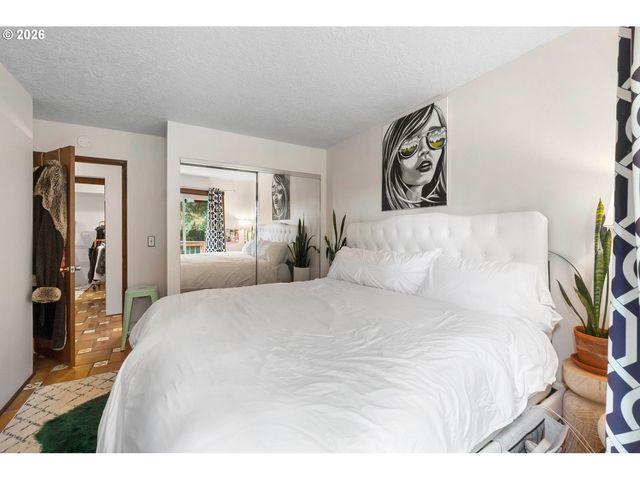 839 Sw BROADWAY Dr 78, Portland, OR 97201