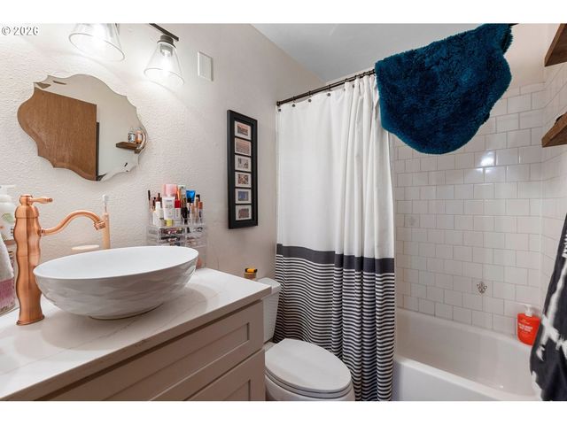 839 Sw BROADWAY Dr 78, Portland, OR 97201