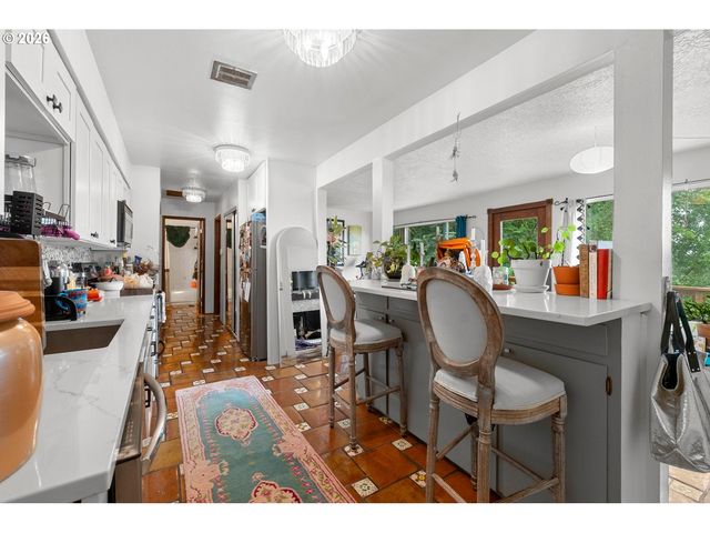 839 Sw BROADWAY Dr 78, Portland, OR 97201