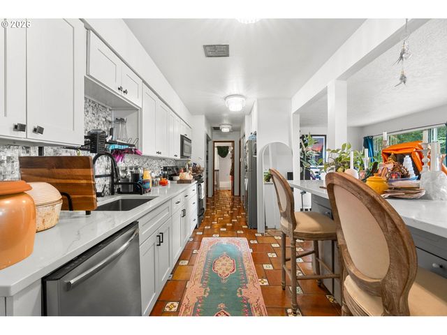 839 Sw BROADWAY Dr 78, Portland, OR 97201