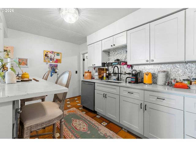 839 Sw BROADWAY Dr 78, Portland, OR 97201