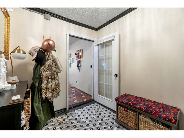 839 Sw BROADWAY Dr 78, Portland, OR 97201