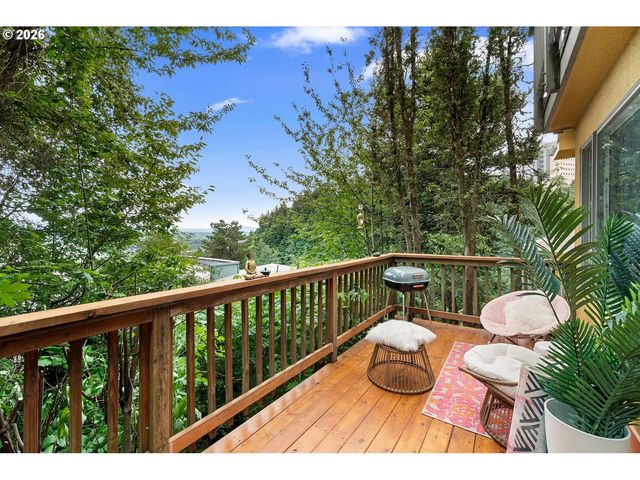 839 Sw BROADWAY Dr 78, Portland, OR 97201
