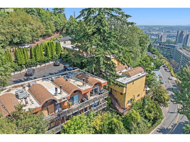 839 Sw BROADWAY Dr 78, Portland, OR 97201
