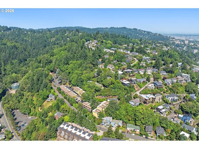 839 Sw BROADWAY Dr 78, Portland, OR 97201