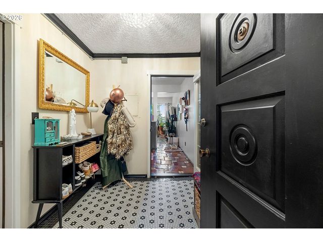 839 Sw BROADWAY Dr 78, Portland, OR 97201