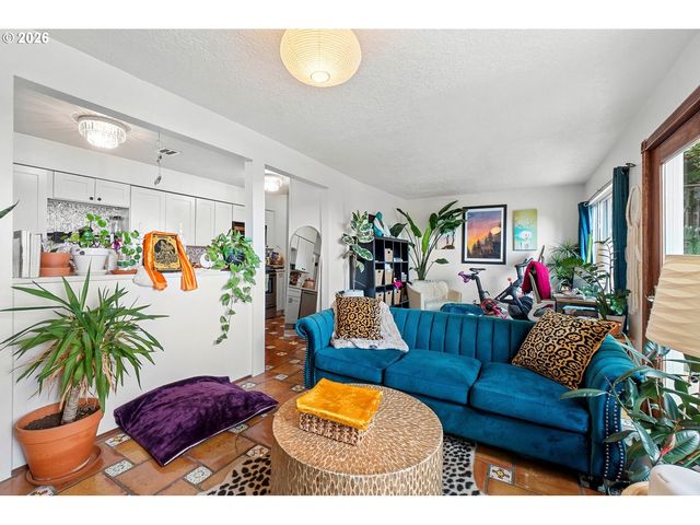 839 Sw BROADWAY Dr 78, Portland, OR 97201