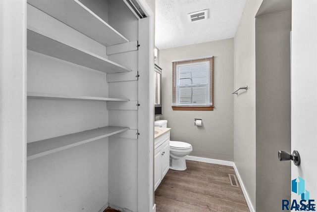 1012 W 8th St St E Street E, Sioux Falls, SD 57104