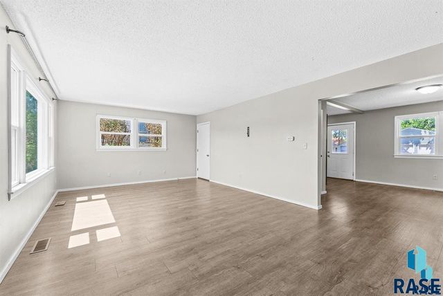 1012 W 8th St St E Street E, Sioux Falls, SD 57104