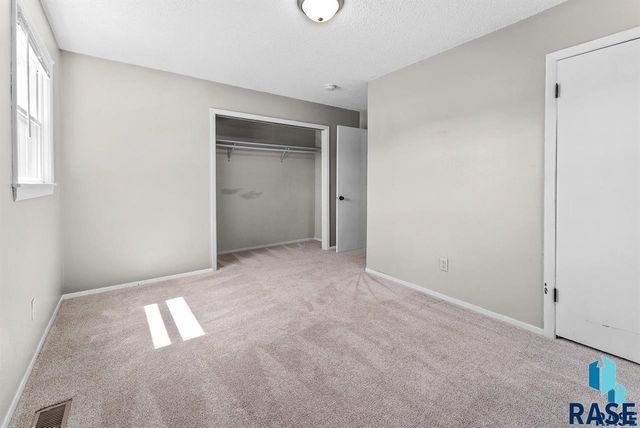 1012 W 8th St St E Street E, Sioux Falls, SD 57104