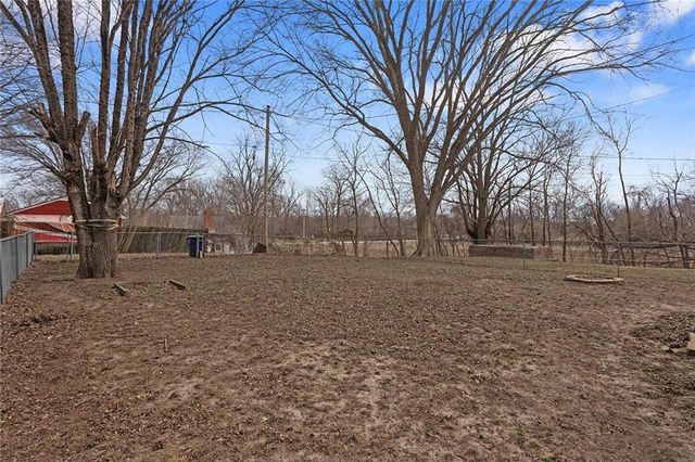 516 Park Street, Linwood, KS 66052