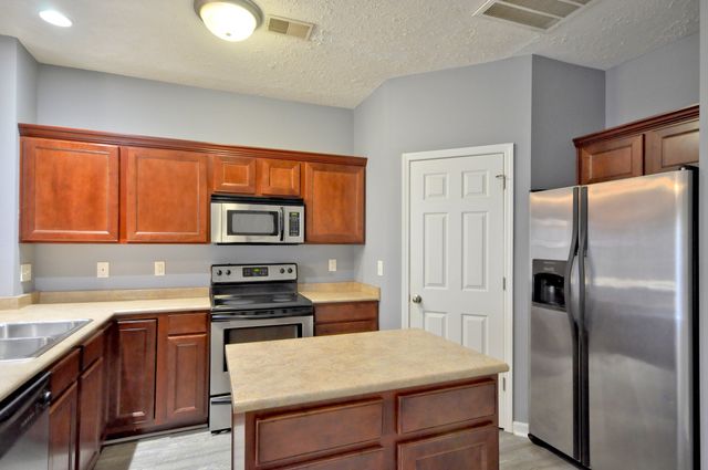 70 JOHN SEVIER AVE, Clarksville, TN 37040