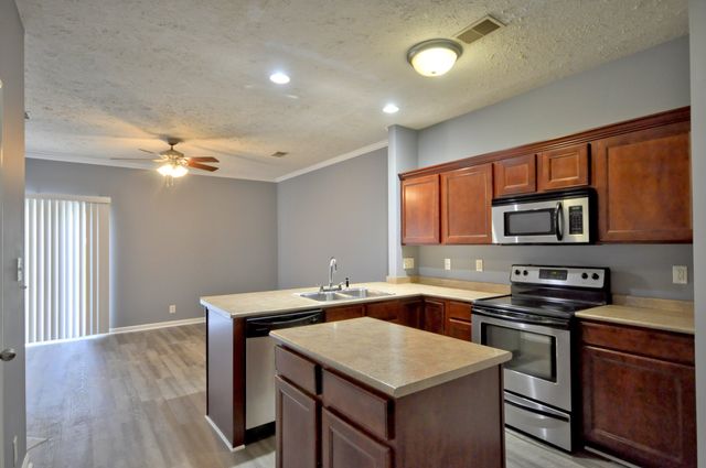 70 JOHN SEVIER AVE, Clarksville, TN 37040