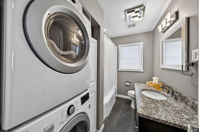 1005 White Oak Drive, South Bend, IN 46617