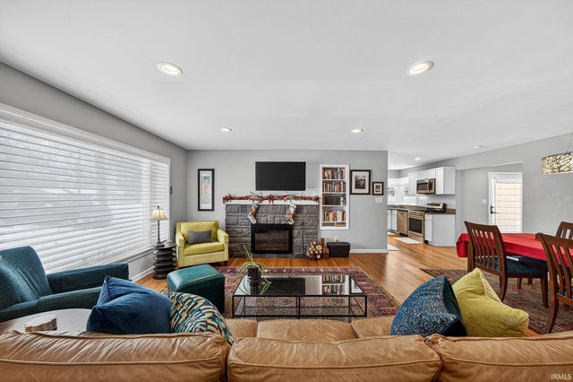 1005 White Oak Drive, South Bend, IN 46617