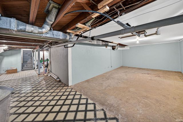 1005 White Oak Drive, South Bend, IN 46617