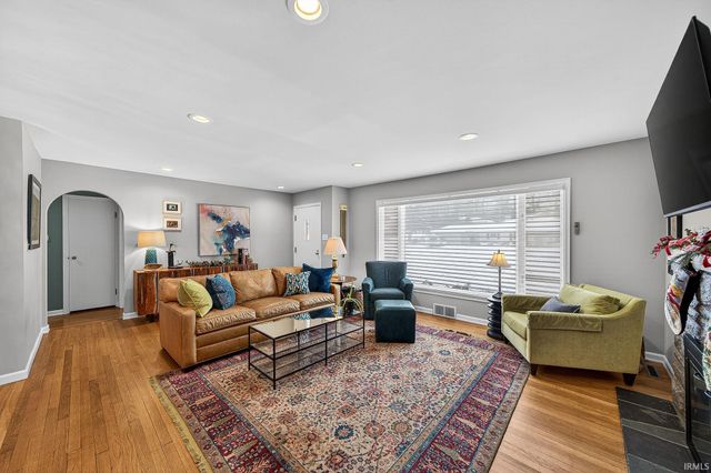 1005 White Oak Drive, South Bend, IN 46617