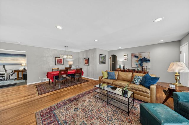 1005 White Oak Drive, South Bend, IN 46617