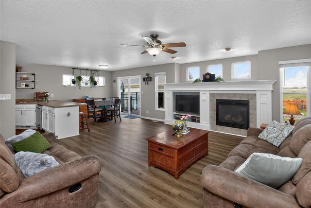 5890 Scenic View Drive, Pleasant Hill, IA 50327