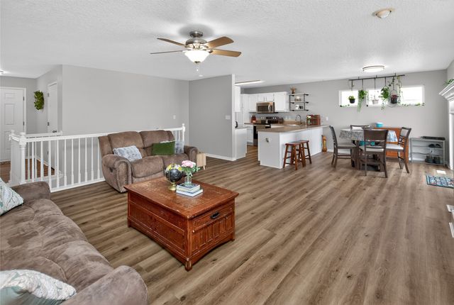 5890 Scenic View Drive, Pleasant Hill, IA 50327