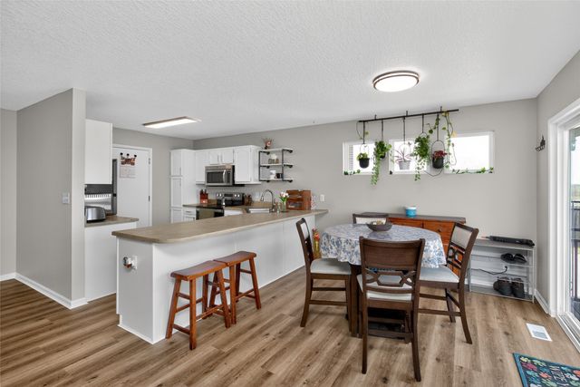 5890 Scenic View Drive, Pleasant Hill, IA 50327