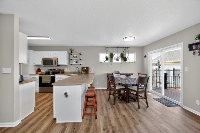 5890 Scenic View Drive, Pleasant Hill, IA 50327