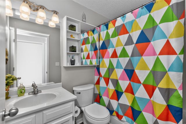 5890 Scenic View Drive, Pleasant Hill, IA 50327