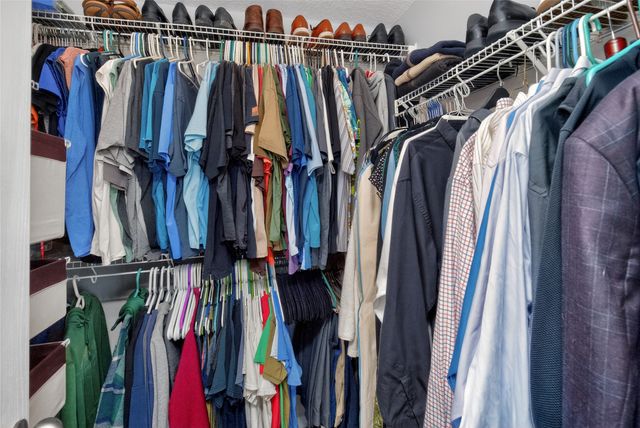 5890 Scenic View Drive, Pleasant Hill, IA 50327